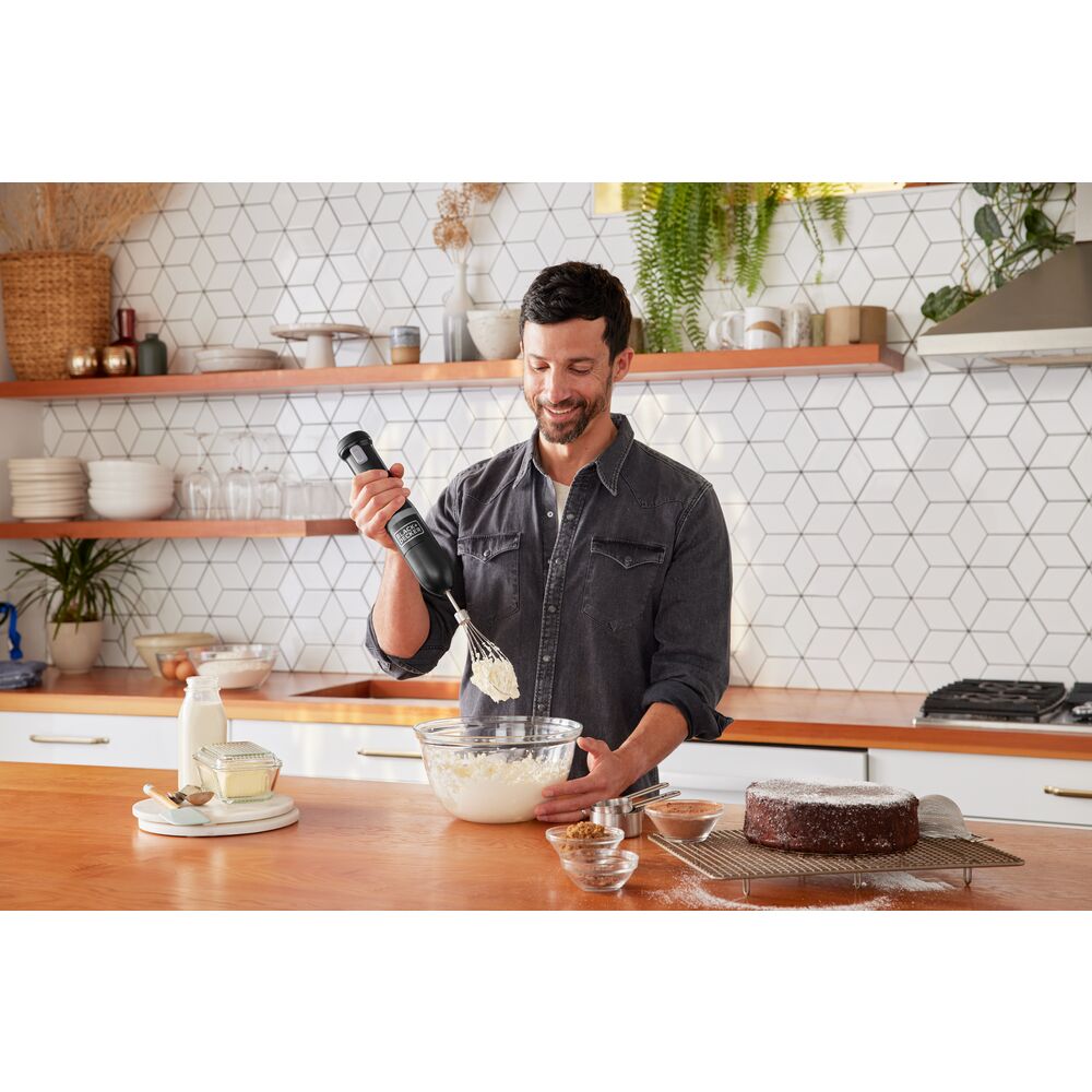 Black+Decker Wireless Hand Blender 5 Speeds – BCKM1012KB (5) Black+Decker Wireless Hand Blender 5 Speeds – BCKM1012KB